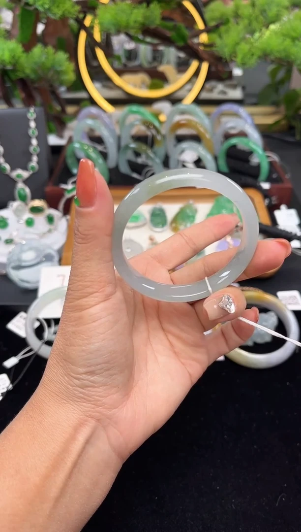 未镶嵌手镯翡翠手镯