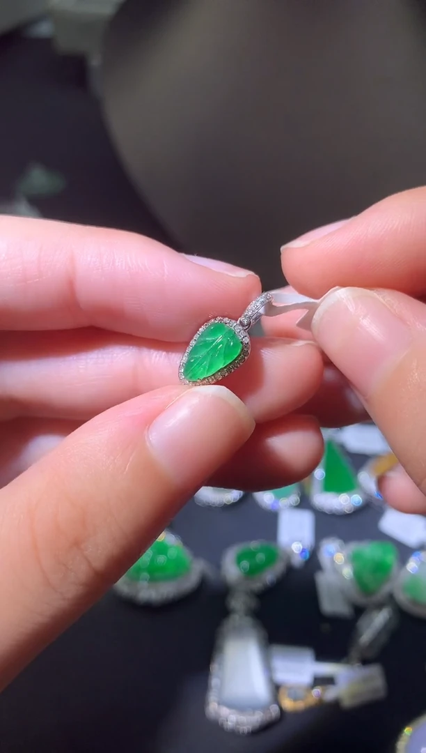 吊坠(不含链)18K金镶嵌翡翠吊坠