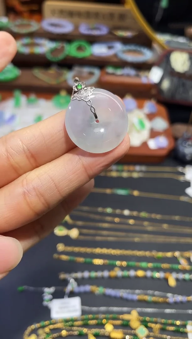 颈饰18K金镶嵌翡翠平安扣