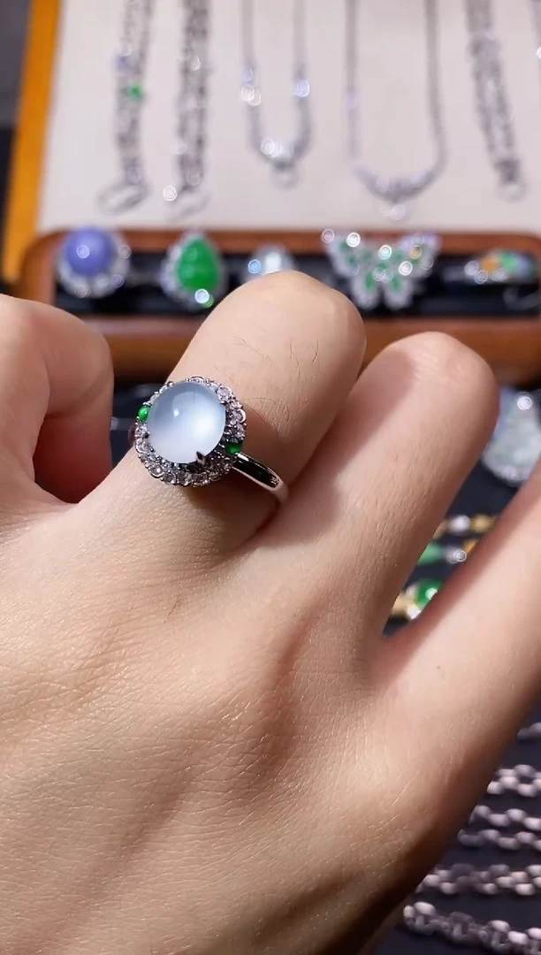 翡翠18K金镶嵌颈饰戒指