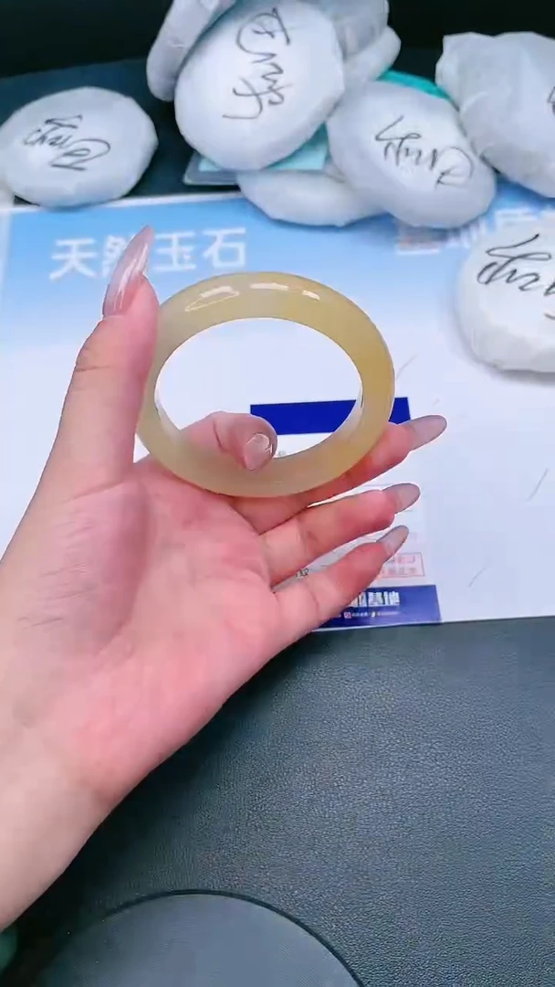 未镶嵌手镯石英质玉25T115-54