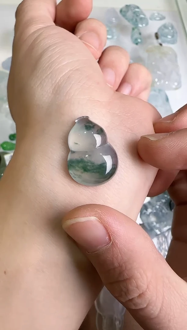 【闪购商品】翡翠吊坠(不含链)未镶嵌··