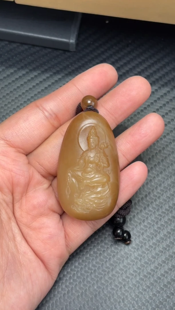 吊坠(赠链)未镶嵌和田玉凡***宫且末金山微色差吊坠