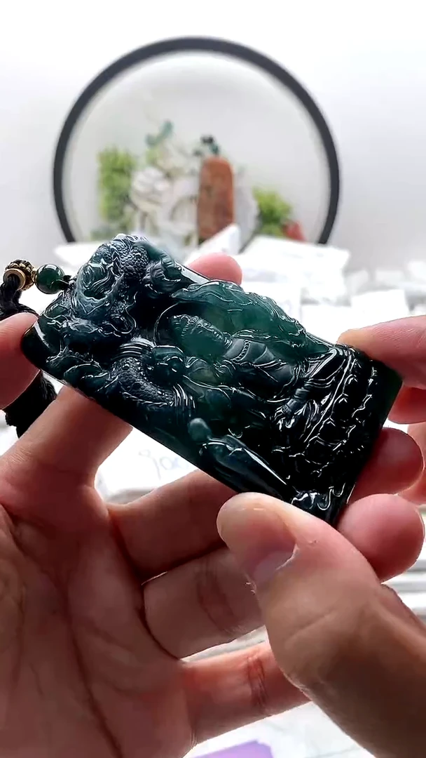 颈饰未镶嵌翡翠虚空藏