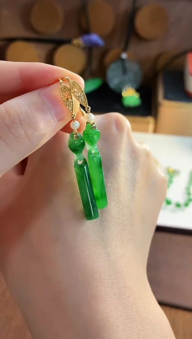 18K金镶嵌翡翠耳饰耳饰