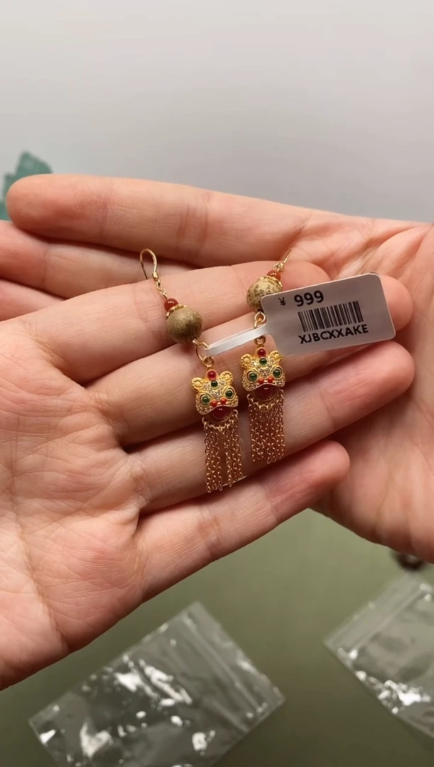 【闪购商品】沉香吊坠越南芽庄白棋醒狮耳坠