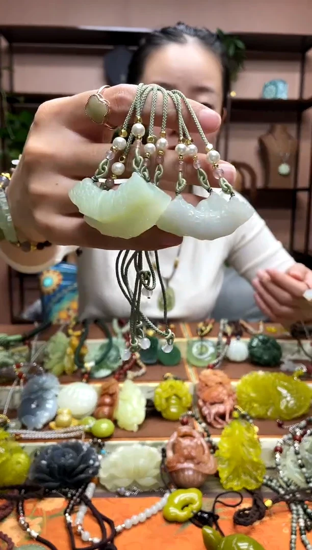 未镶嵌岫玉吊坠多样性发货发其中之一