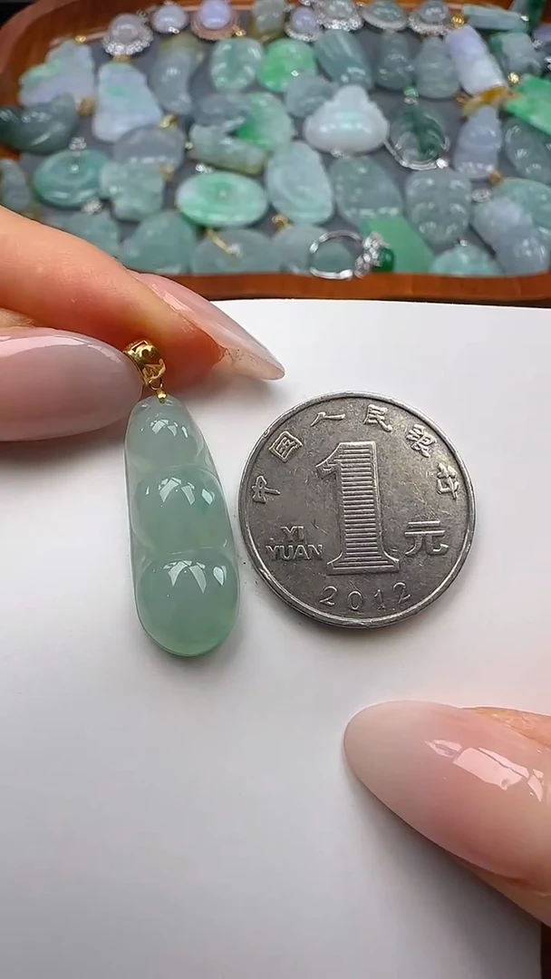 翡翠18K金镶嵌吊坠(不含链)福豆
