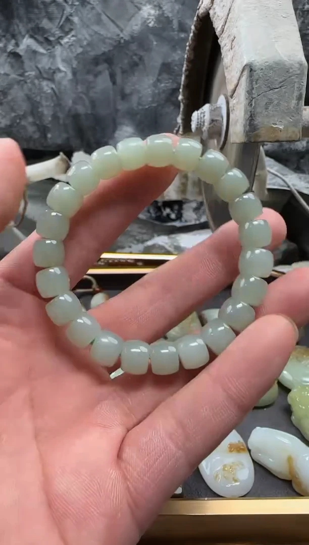 和田玉未镶嵌颈饰手串