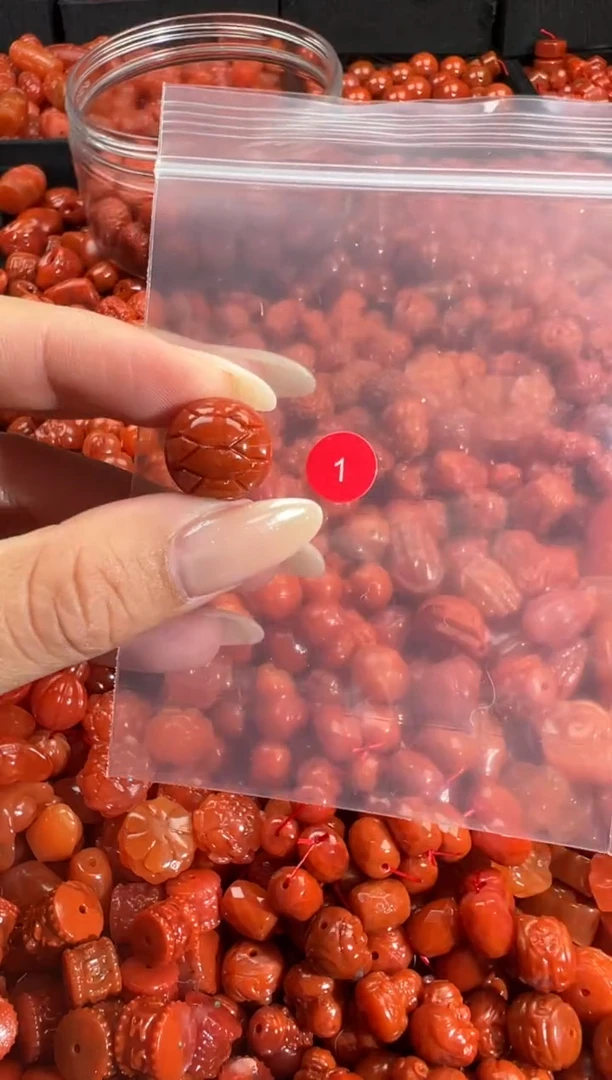 颈饰未镶嵌南红玛瑙1