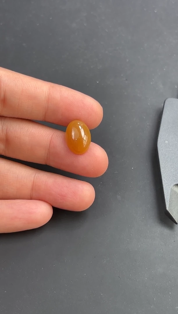 和田玉未镶嵌珠宝半成品且末金山微色差戒面