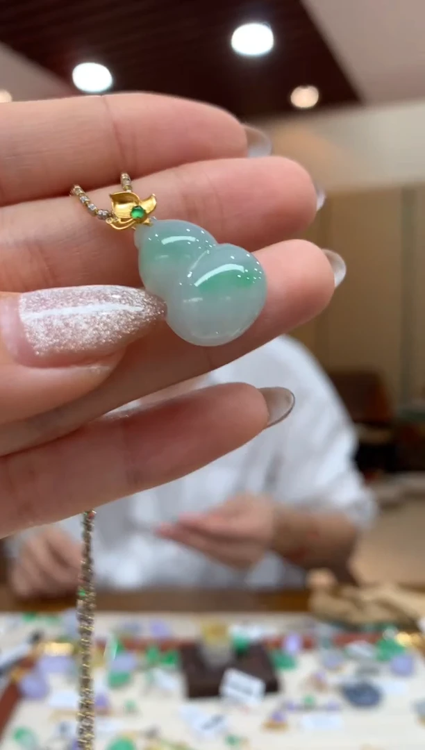 吊坠(不含链)18K金镶嵌翡翠葫芦