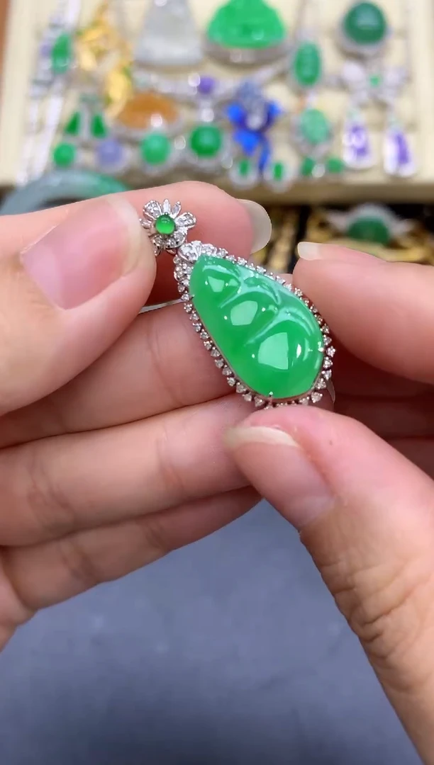 颈饰18K金镶嵌翡翠298-中国好珍宝