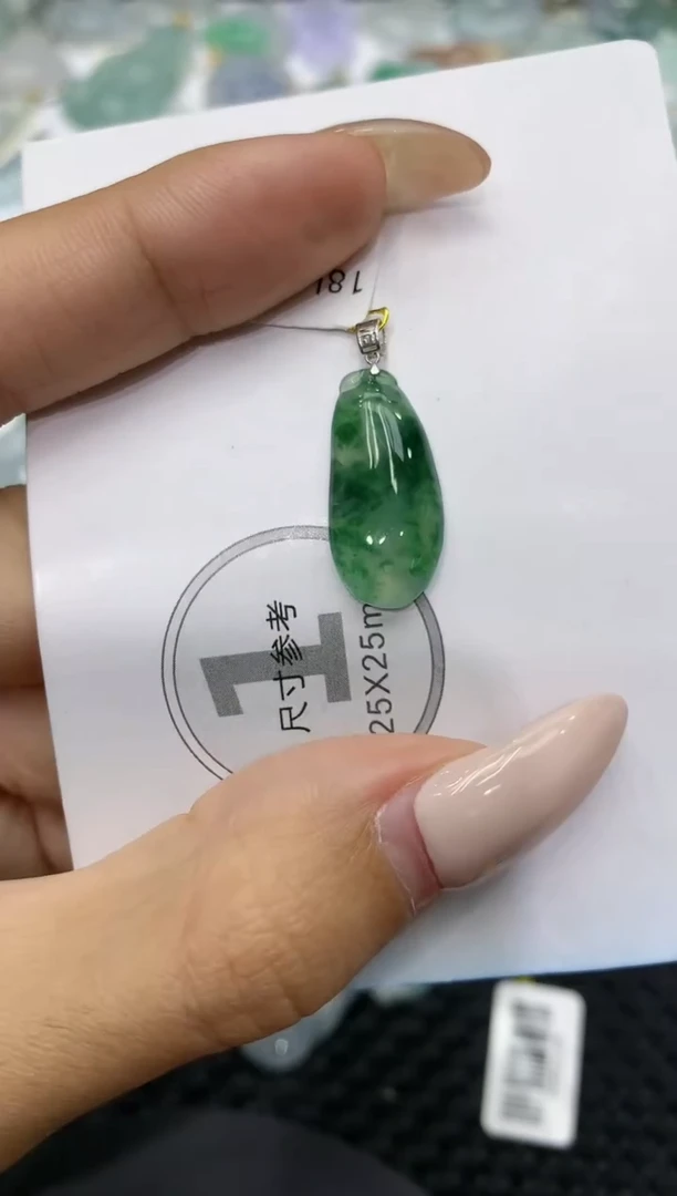 颈饰18K金镶嵌翡翠111111111111