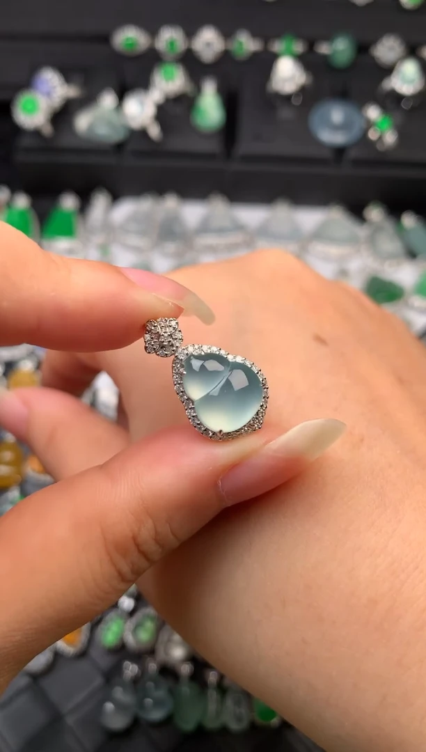 颈饰18K金镶嵌翡翠星空蓝葫芦