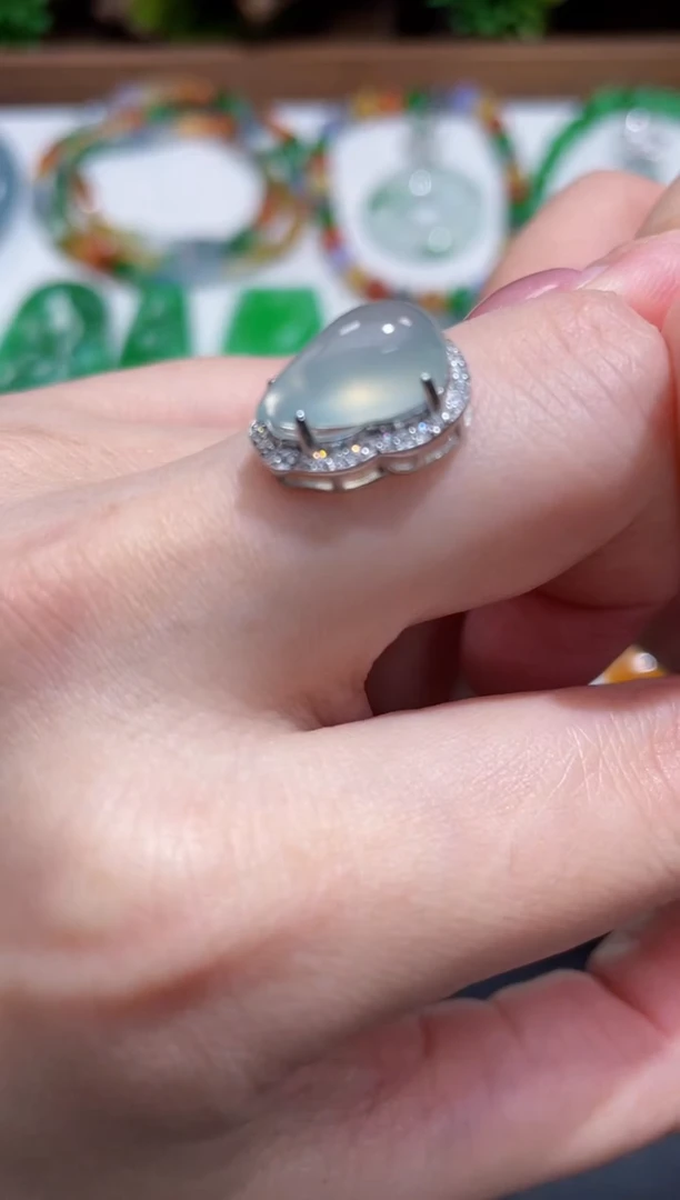 颈饰银S925镶嵌翡翠水滴