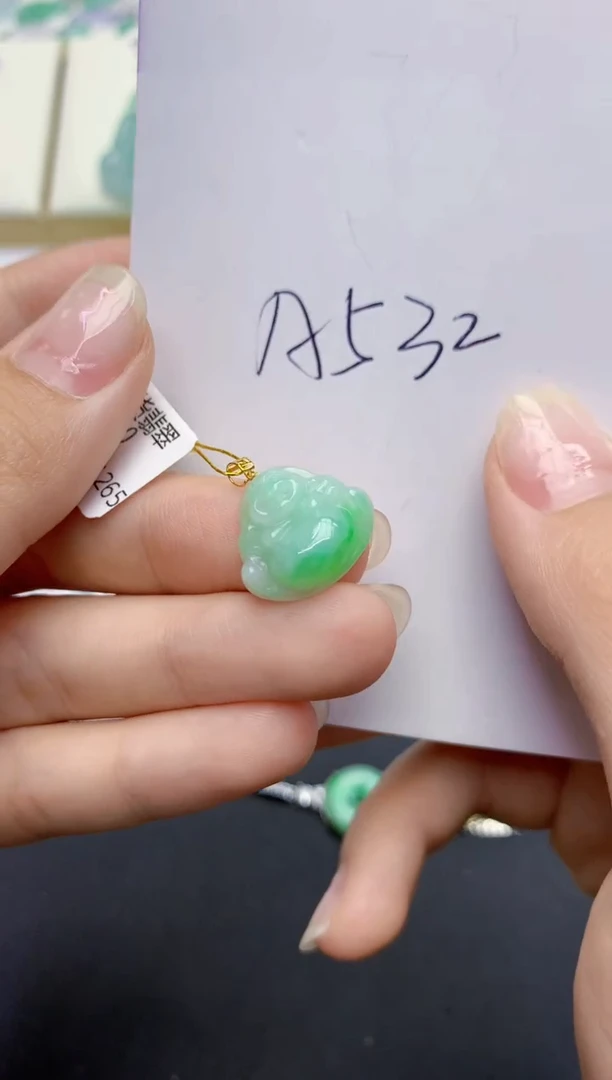 翡翠18K金镶嵌颈饰天然缅甸A货翡翠