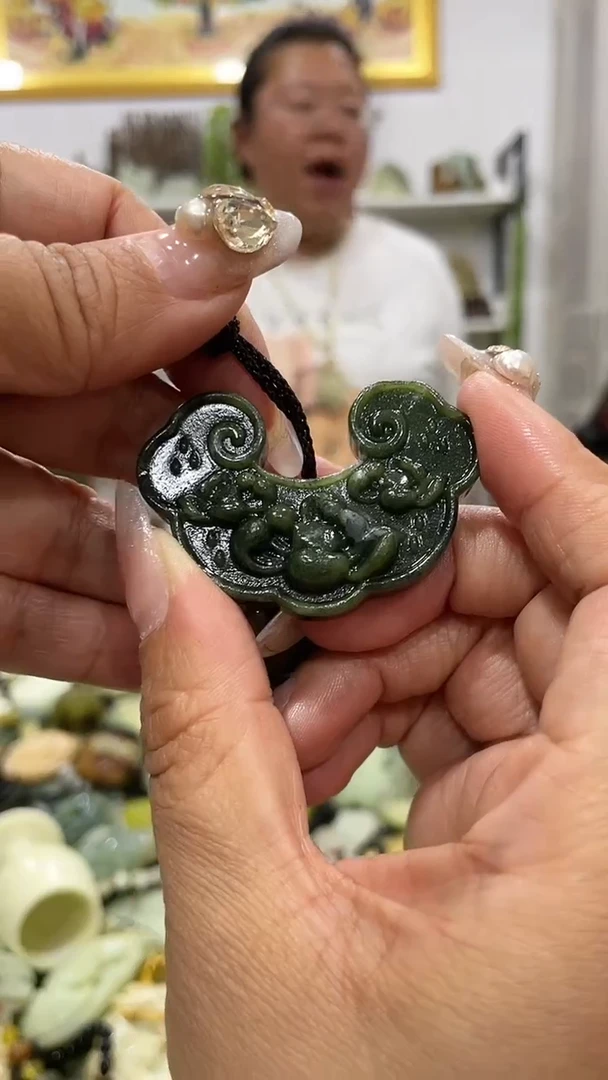 岫玉未镶嵌吊坠
