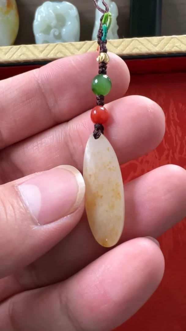 和田玉未镶嵌挂件新疆白玉老熟小标本