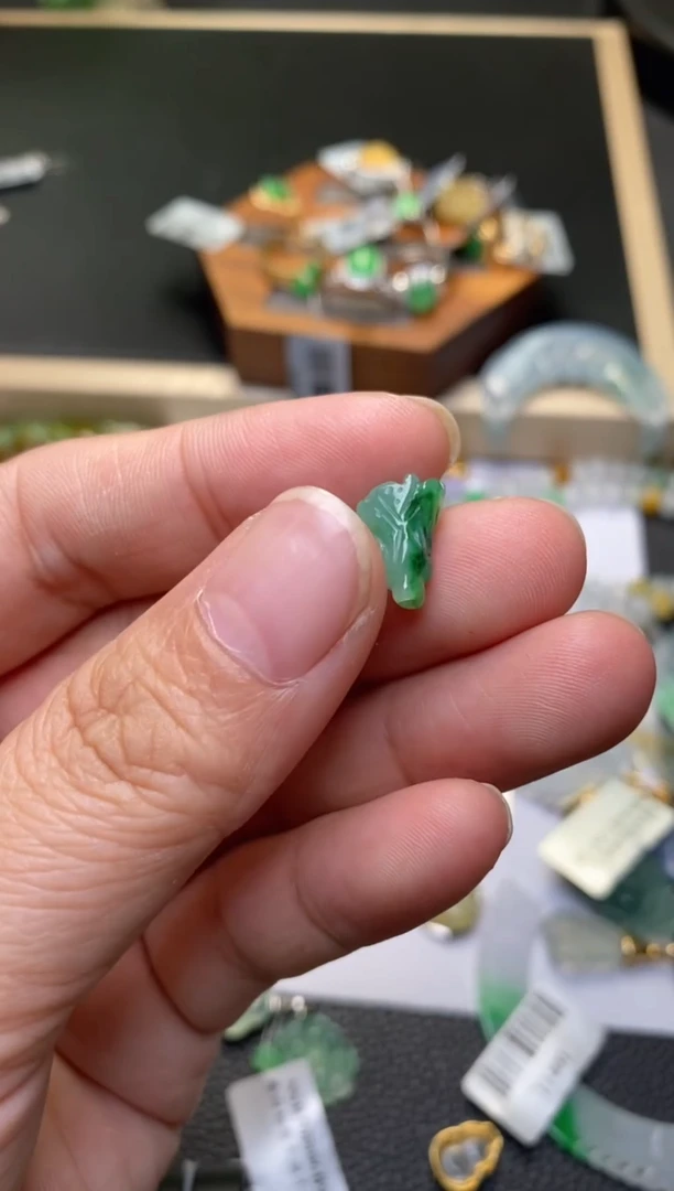 颈饰未镶嵌翡翠净货30867