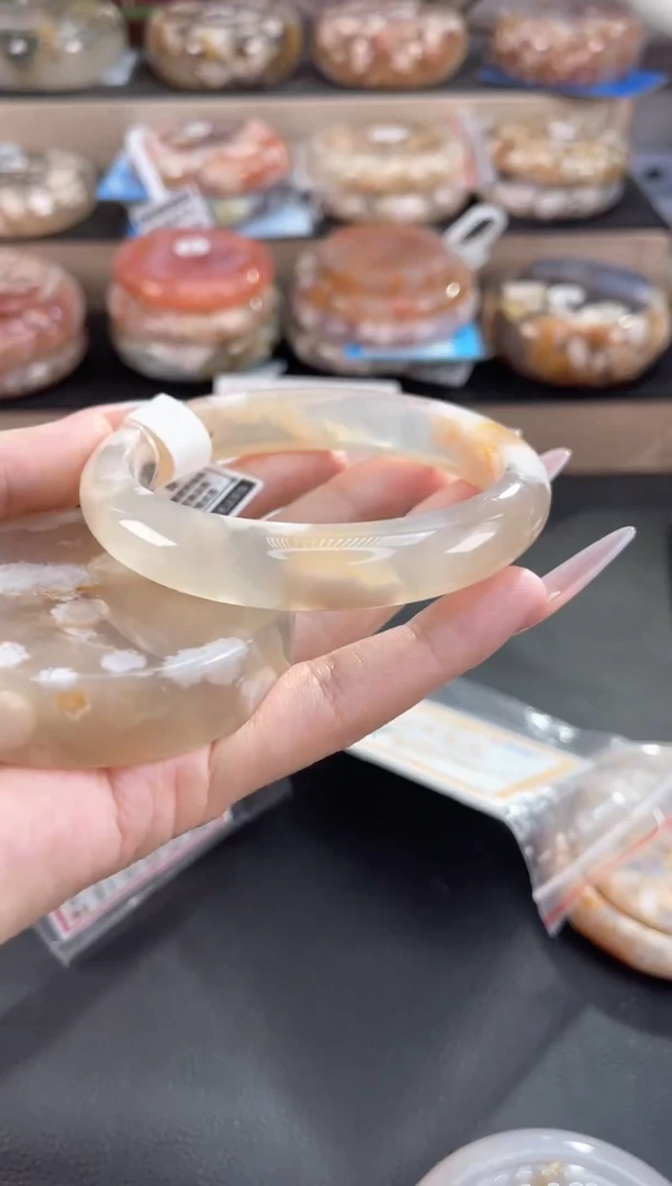 未镶嵌手镯石英质玉63