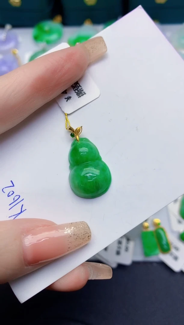 颈饰18K金镶嵌翡翠缅甸天然翡翠A货