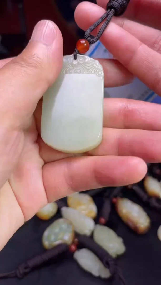 颈饰未镶嵌和田玉1