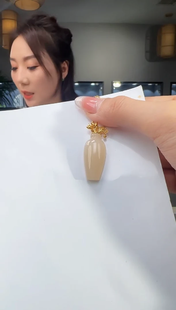 吊坠(不含链)18K金镶嵌和田玉1