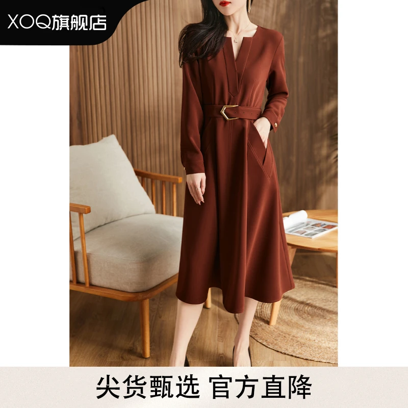 XOQ官方奢美气质媚橘红设计感v领长袖连衣裙女优雅高级感早秋长裙