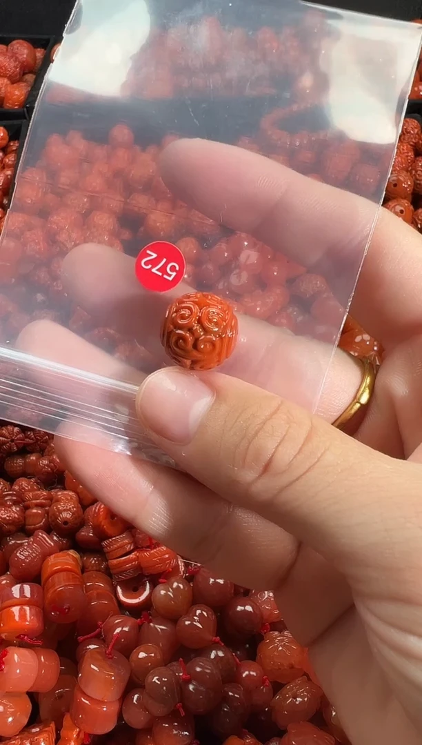 颈饰未镶嵌南红玛瑙1