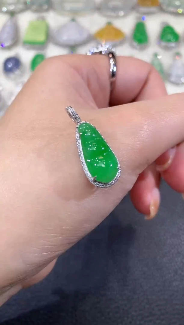 吊坠(不含链)18K金镶嵌翡翠A33