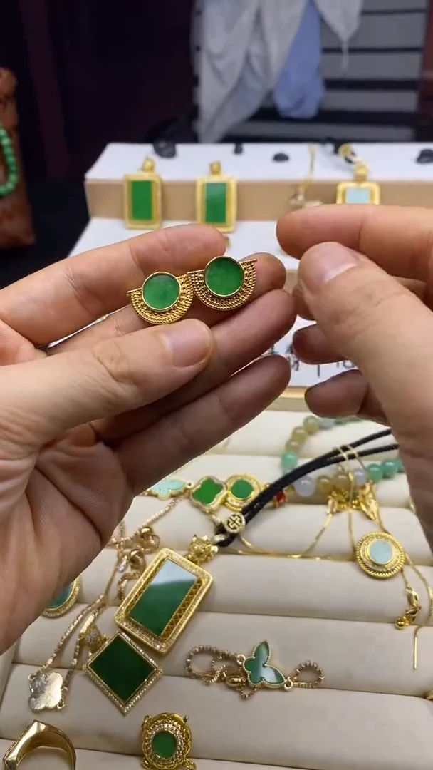 翡翠未镶嵌颈饰耳钉