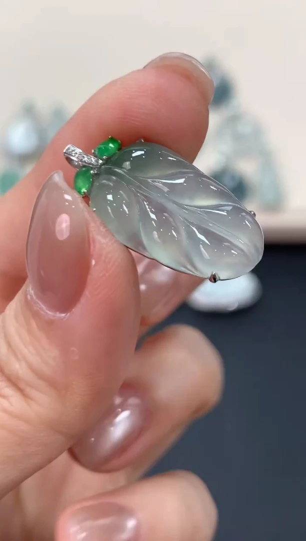 翡翠18K金镶嵌吊坠(不含链)叶子吊坠2800