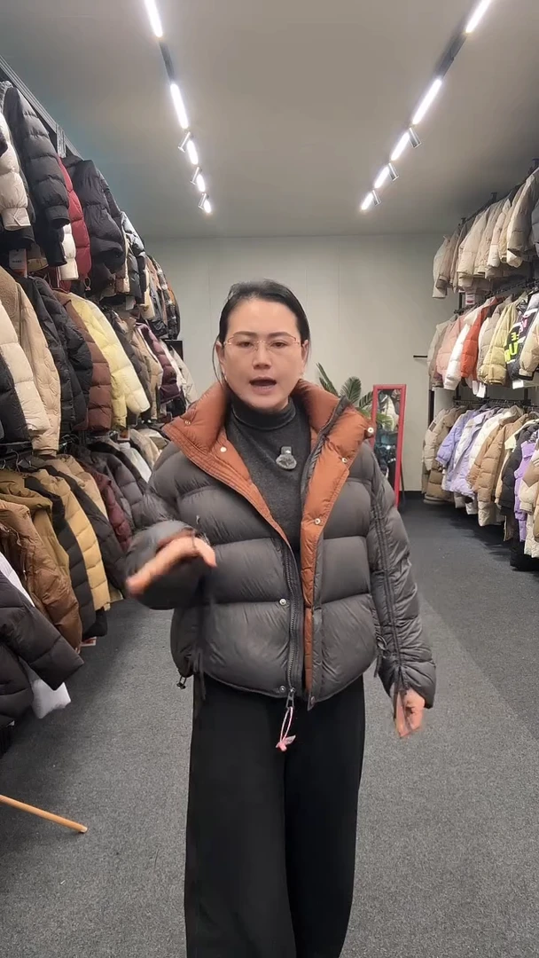 艾雨衣尚羽绒外套