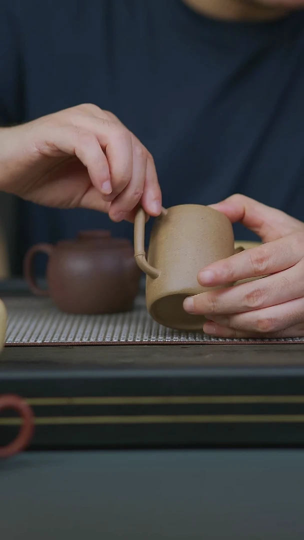 茶壶紫砂微瑕全手黄金段本色泥绘云栾三友150cc