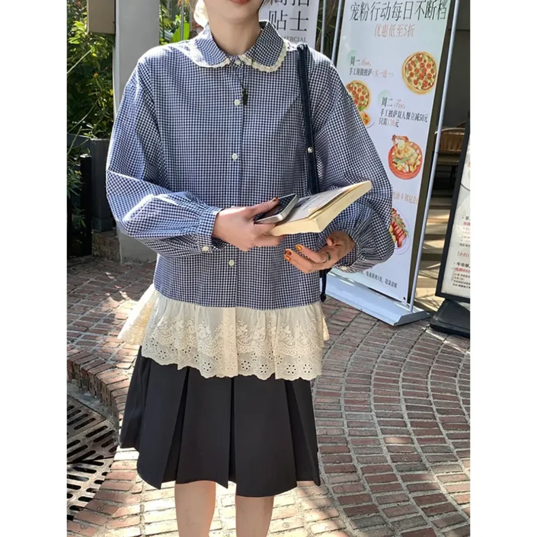 早春新款韩系显白拼接蕾丝花边格子衬衫女娃娃领百搭叠穿甜美上衣