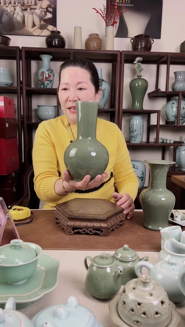 【闪购商品】杯纯手工 哥窑 豆青釉 天球瓶