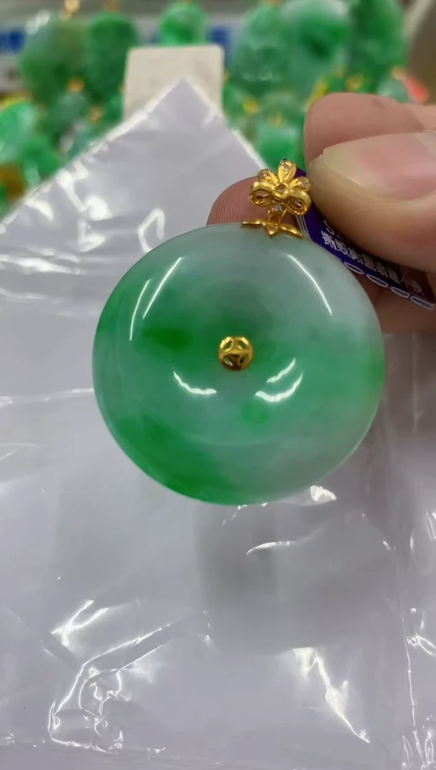 翡翠18K金镶嵌颈饰挂件