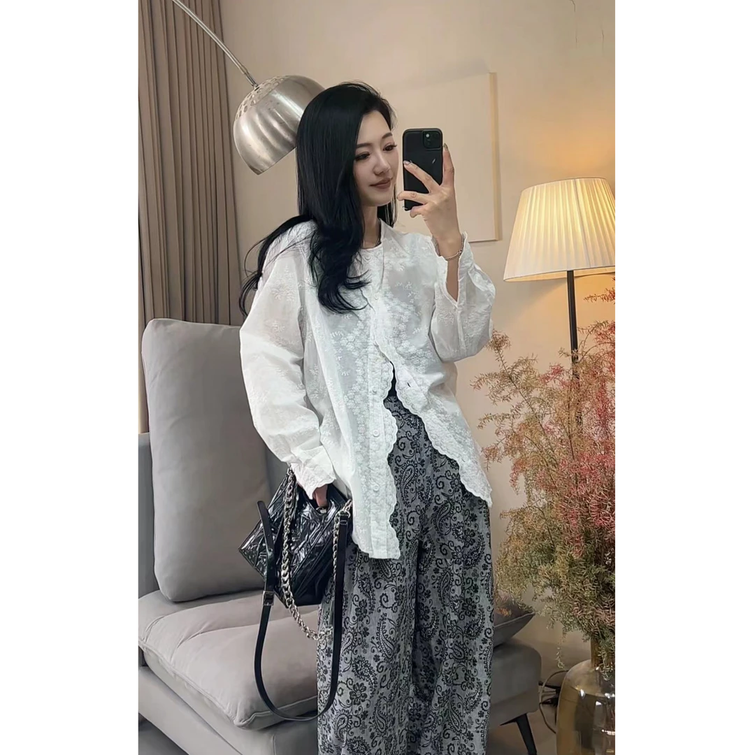 开春小众穿搭衬衣女款2025新款爆款高级感轻奢刺绣蕾丝衬衫女上衣