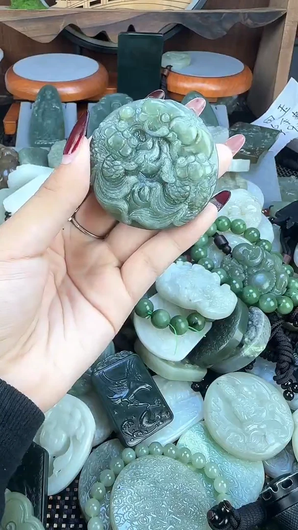 颈饰未镶嵌和田玉1