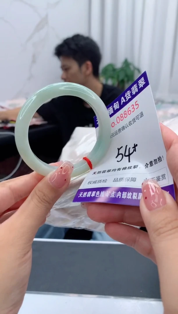 未镶嵌手镯翡翠有纹，完美者勿拍