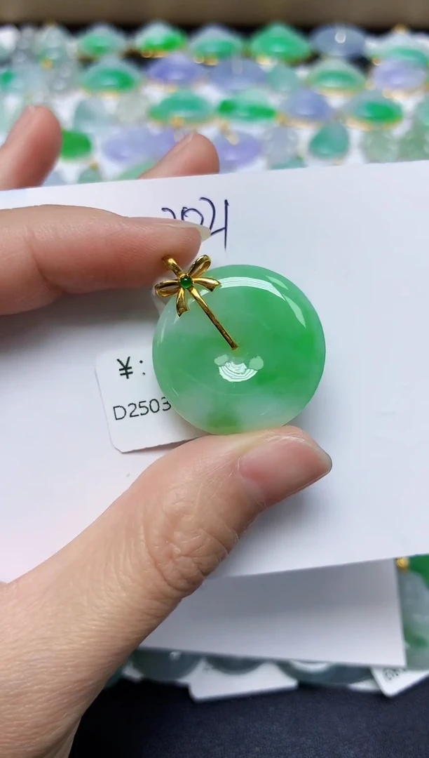翡翠18K金镶嵌颈饰 天然缅甸翡翠A货