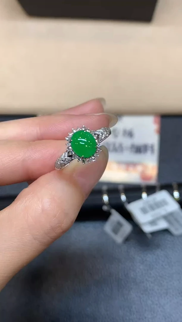 18K金镶嵌戒指翡翠9【无鉴赏期】