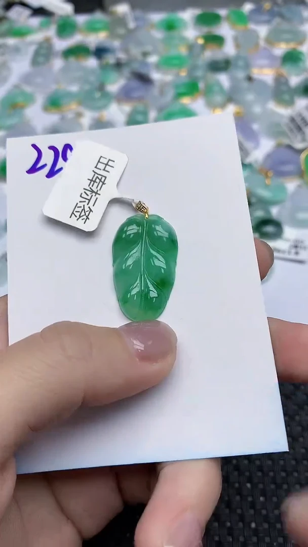 【闪购商品】翡翠挂件18K金镶嵌天然翡翠A货