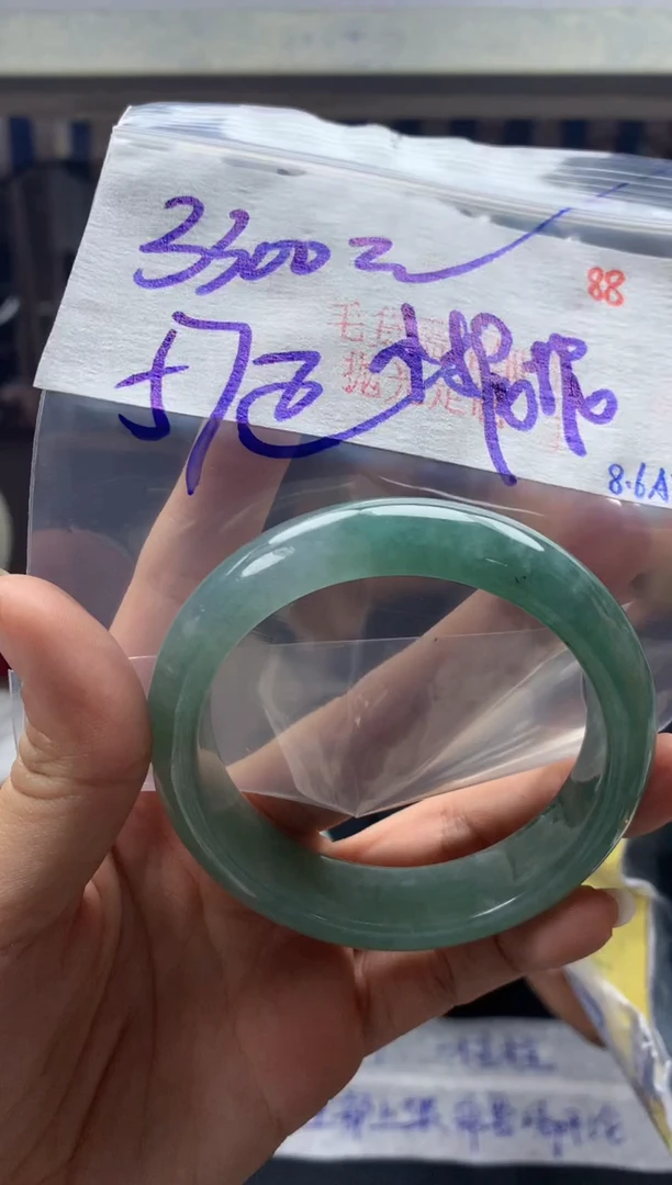 定制翡翠未镶嵌小**?88毛货需精细抛光多样性1件3300元