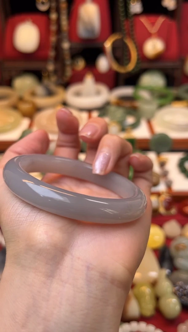 【闪购商品】和田玉手镯未镶嵌57