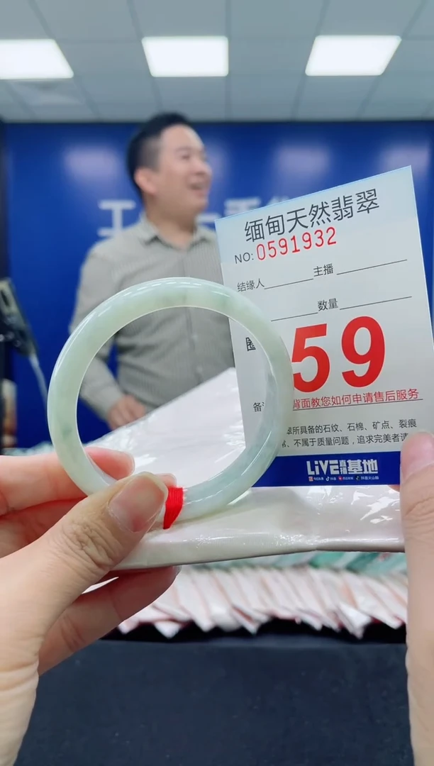 未镶嵌手镯翡翠天然翡翠手镯