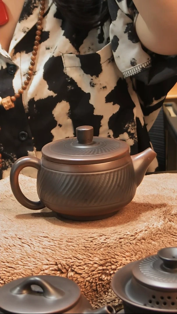 紫陶跳刀汉瓦壶300ml（无凤鸣）