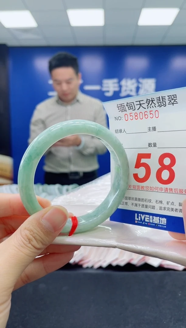 未镶嵌手镯翡翠天然翡翠手镯