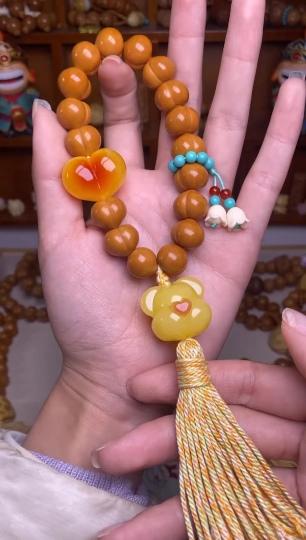 把件猴头核桃玻璃底柯基屁桃＋爱心熊头铃兰卡环黄流苏手持